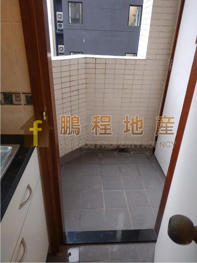 Flat for Rent in Pinnacle Building, Wan Chai