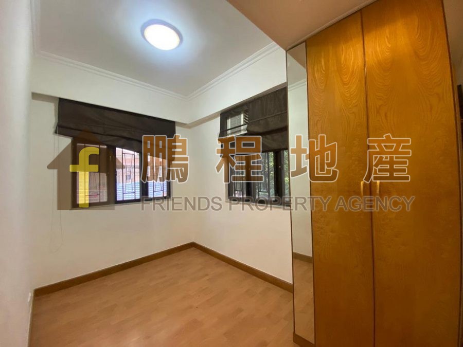 Flat for Rent in Man Tung Building, Wan Chai