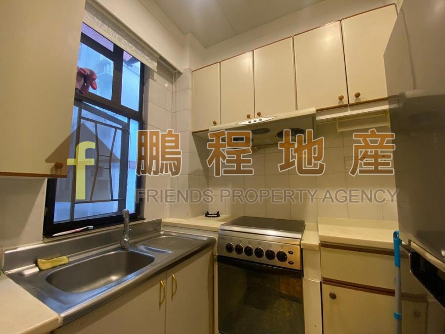 Flat for Rent in Man Tung Building, Wan Chai