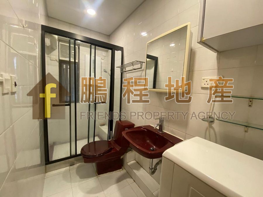 Flat for Rent in Man Tung Building, Wan Chai